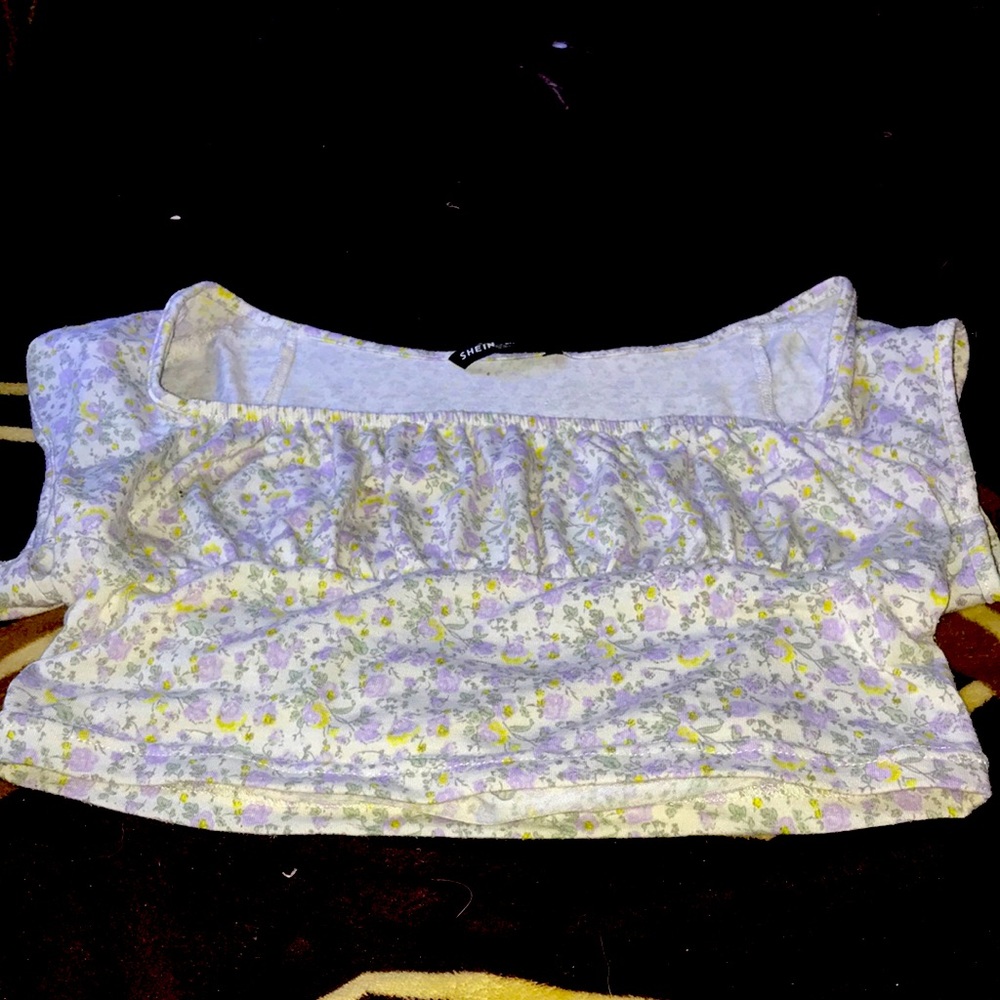 Cute floral crop top💜🤍💛